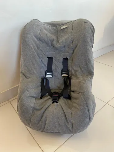 CADEIRINHA/BEBÊ CONFORTO INFANTIL PARA CARRO + CAPAS DE TECIDO ? R$ 180,00