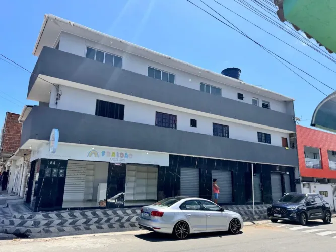 Prédio Comercial e Residencial no Jacintinho!