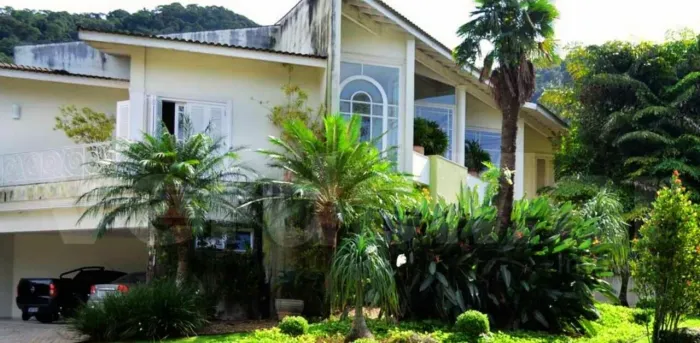 Casa a venda no condomínio Granville em Guarujá.