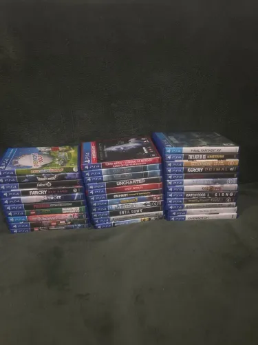 Lote com 33 jogos ps4