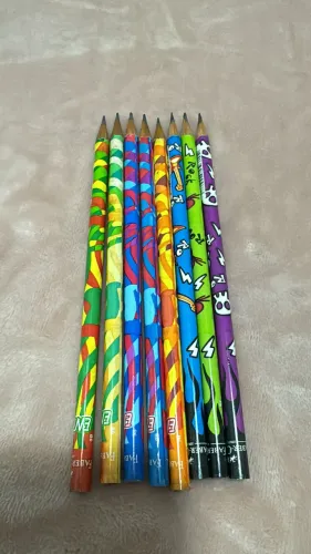Lápis antigo unitário da Faber Castell ( estampas variadas, coleção Energy e Rock )