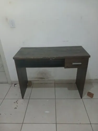 Mesa de escritório usada com 1 gaveta