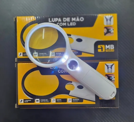 LUPA DE MÃO 3 LED (45X42MM/ 3X3MM) 1,5V<br><br>REF:MB<br>