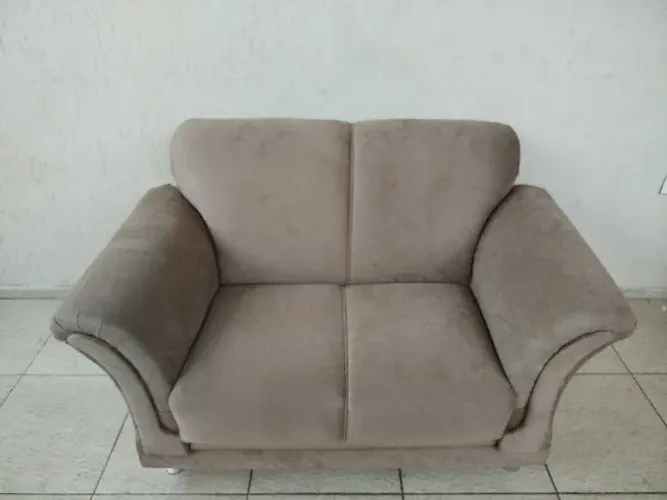 Sofá de dois lugares