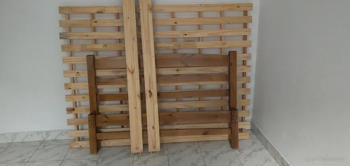 Cama de Casal Madeira Maciça nova  para retirar Zn