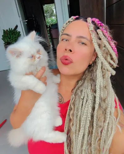 Celeste menina busca namorado persa