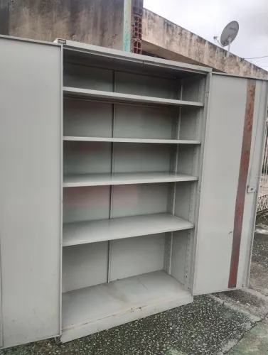 Armário de aço organizador 