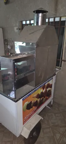 Carrinho de vender churrasquinho completo, com caixa térmica acoplada vendo ou troco.