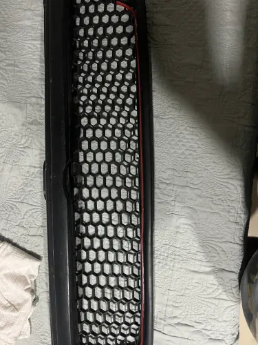 Vendo farol Ducato lado esquerdo usado pouco sem marca de uso e grade frontal esportiva