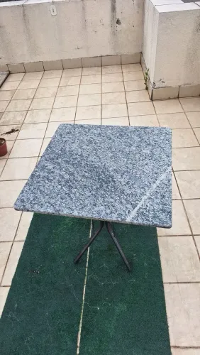 Mesa Granito usada 70x70 cm