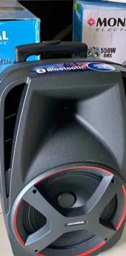 uma caixa de som Mondial 550w funcionando perfeitamente tudo Bluetooth pendrive FM 