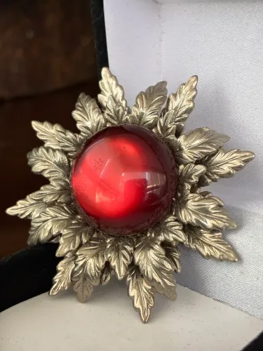 Lindo broche vintage em formato de flor
