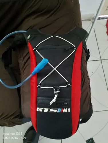 Mochila de hidratação e garrafas