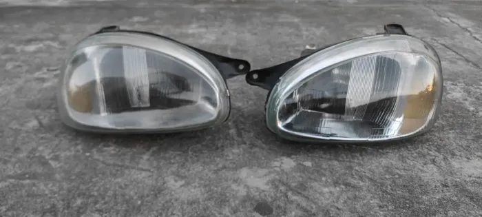 Par de farol Corsa wind 