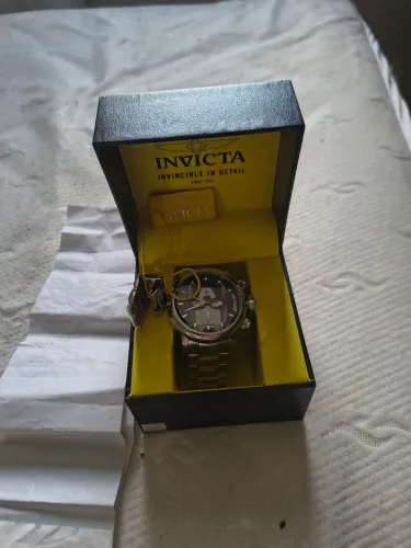 Relógio invicta edição exclusiva marvel.