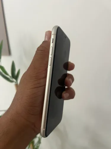 iPhone 11 com caixa e nota fiscal. Tem negociação no preço.