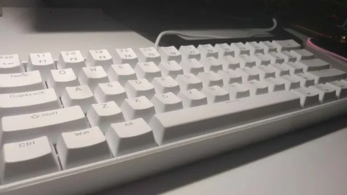 Teclado Mecânico Com Fio APAYADO K61 Mini Portátil 60 % Phantom RGB De 61 Teclas