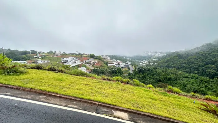 Terreno com 412,42m² , Condomínio Reserva Salvaterra, Juiz de Fora, MG.