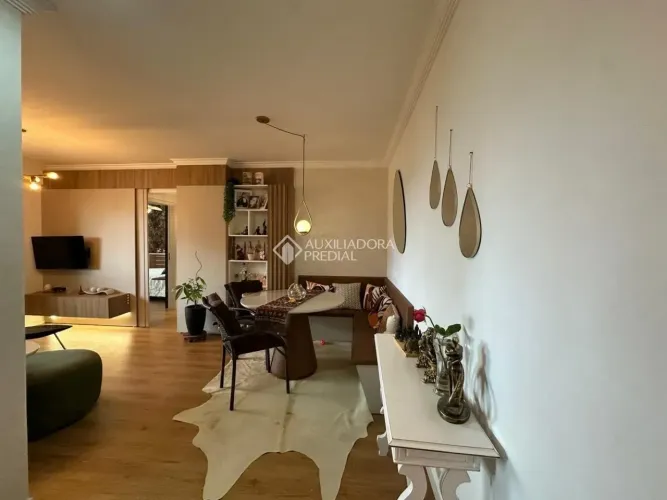 Excelente apartamento com 2 dormitórios, sendo 1 suíte, localizado em Capoeiras.