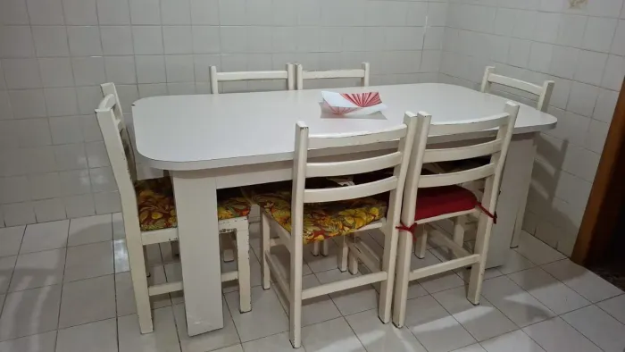 Mesa de jantar com 6 cadeiras em madeira branca