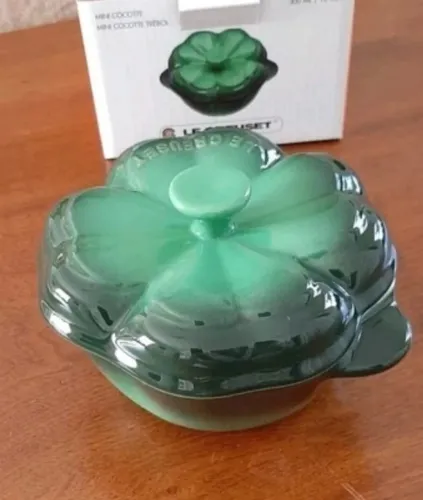 Trevo da Sorte Quatro Folhas Esmeralda Le Creuset