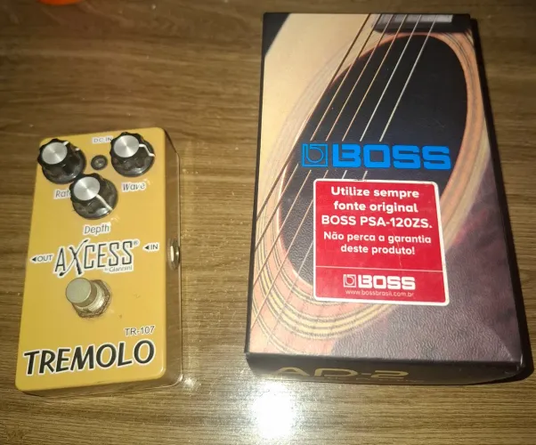 BOSS AD-2 Acoustic Preamp + Tremolo Axcess de brinde - R$ 950