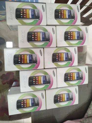 Galaxy Y duos, nunca usado, ideal para receber e fazer chamadas, com câmera e rádio Fm