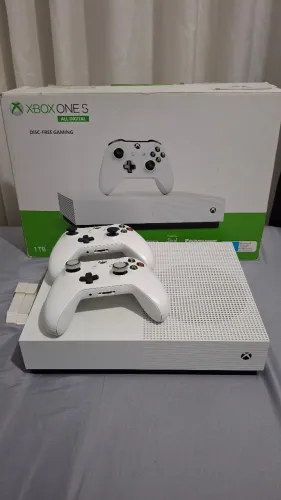 Xbox One S 1TB (Edição Digital) Completo + 2 Controles Originais