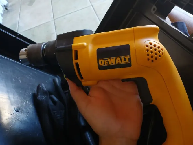 Furadeira de impacto DeWalt