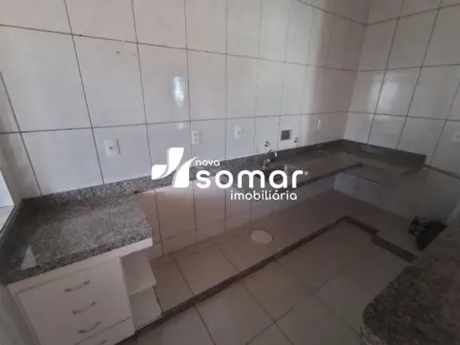 Casa à venda, 4 quartos, 1 suíte, 3 vagas, Jardim Candelária - Divinopolis/MG