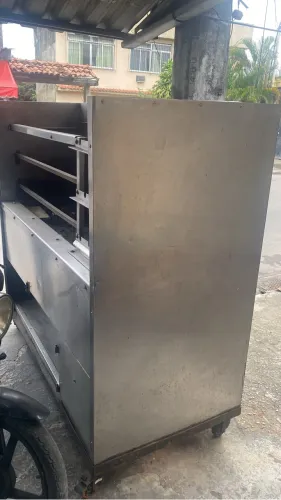 Vendo uma belíssima churrasqueira profissional