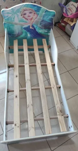 Cama Frozen em bom estado