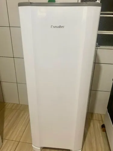 Geladeira Esmaltec 245l (nunca usada)