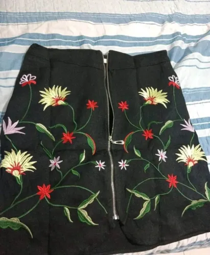 Saia Preta Bordada