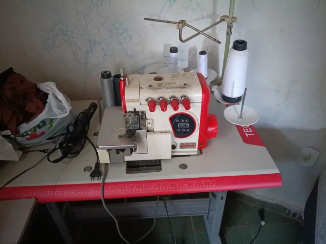 Máquina overloque direct drive