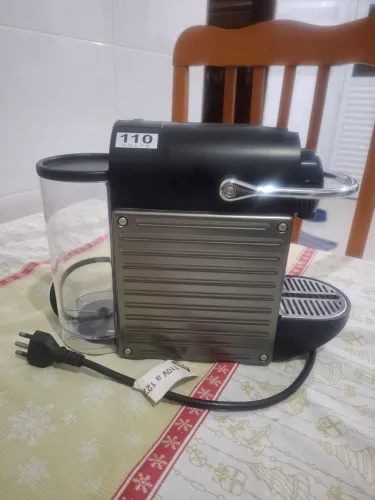 Cafeteira Elétrica Nespresso Pixie 110V (Semi-Nova)