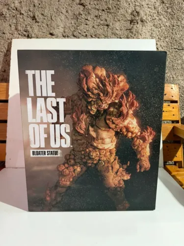 The last of us Bloater statue edição de colecionador 