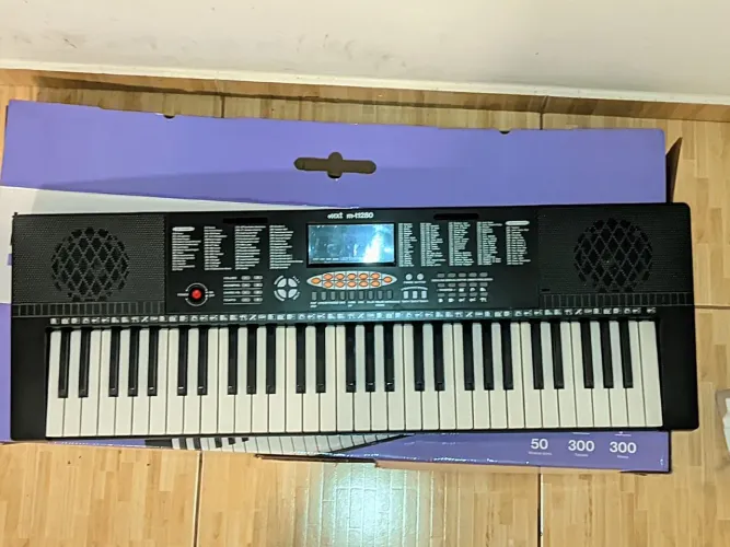Teclado Musical Semi-novo