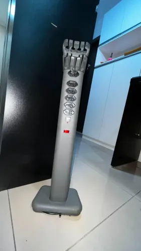 Extensão elétrica tipo totem, 6 tomadas, USB-C, com suporte - nunca usado