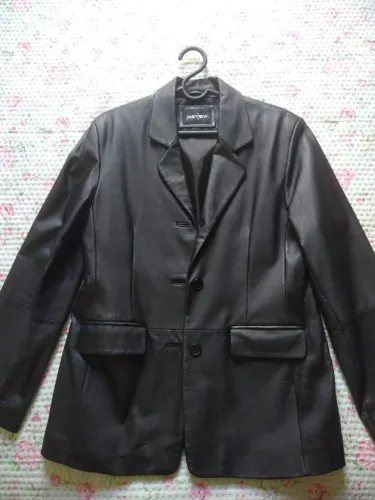 Vende-se Blazer novo de couro legítimo G feminino