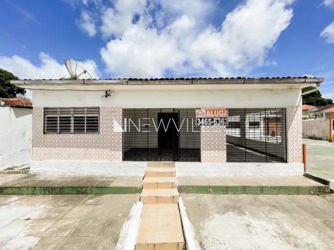 Casa comercial para locação na Av. Beberibe, em Porto da Madeira  150m², 4 ambientes, 5 va