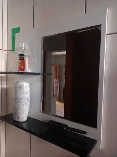 Vendo esse armário pra banheiro novo valor 250