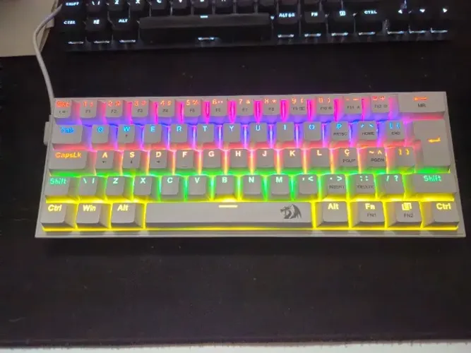 Teclado Mecânico Redragon Fizz Rainbow 60% Branco Switch Marrom ? quase novo