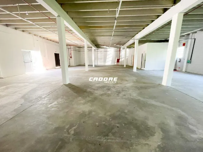 Excelente galpão térreo para locação com 350m² na Itoupava Central I Cadore Imóveis