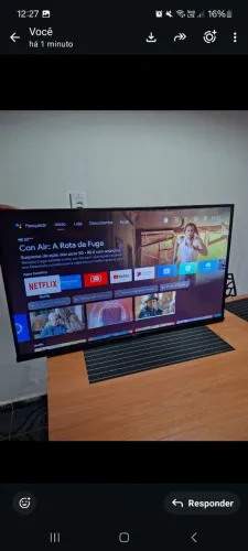 Vendo uma TV 32 polegadas 1 ano de uso com controle. Motivo ? Troquei por uma maior