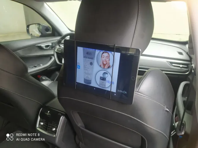 Publicidade e propaganda em carro 