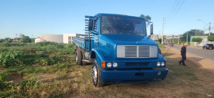 Mercedes 1218 muito novo