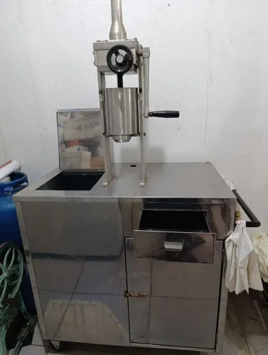 carrinho com raspador de gelo em bloco