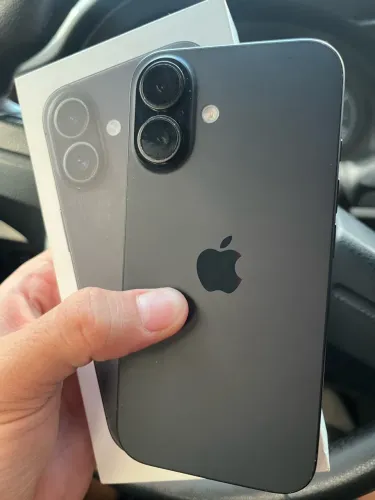 iPhone 16 128 gigas com menos de um ano de uso