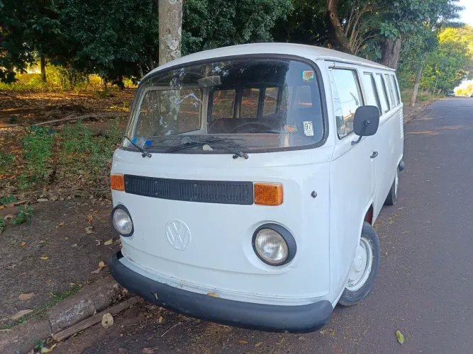 Volkswagen Kombi Standard/ Luxo/ Serie Prata 1986